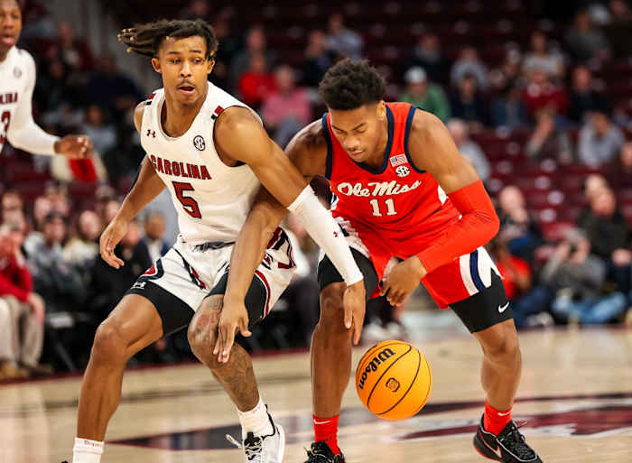 Meechie Johnson attempts to steal the ball from Ole Miss' Matthew Murrell (17th Jan., 2023)